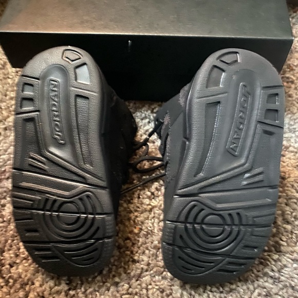 Kids 6C  Jodan’s - Picture 2 of 4